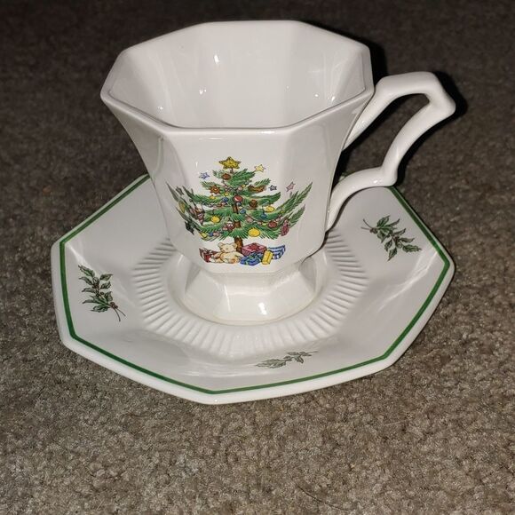 Nikko  Christmas Tea Cup and Saucer - Picture 1 of 9